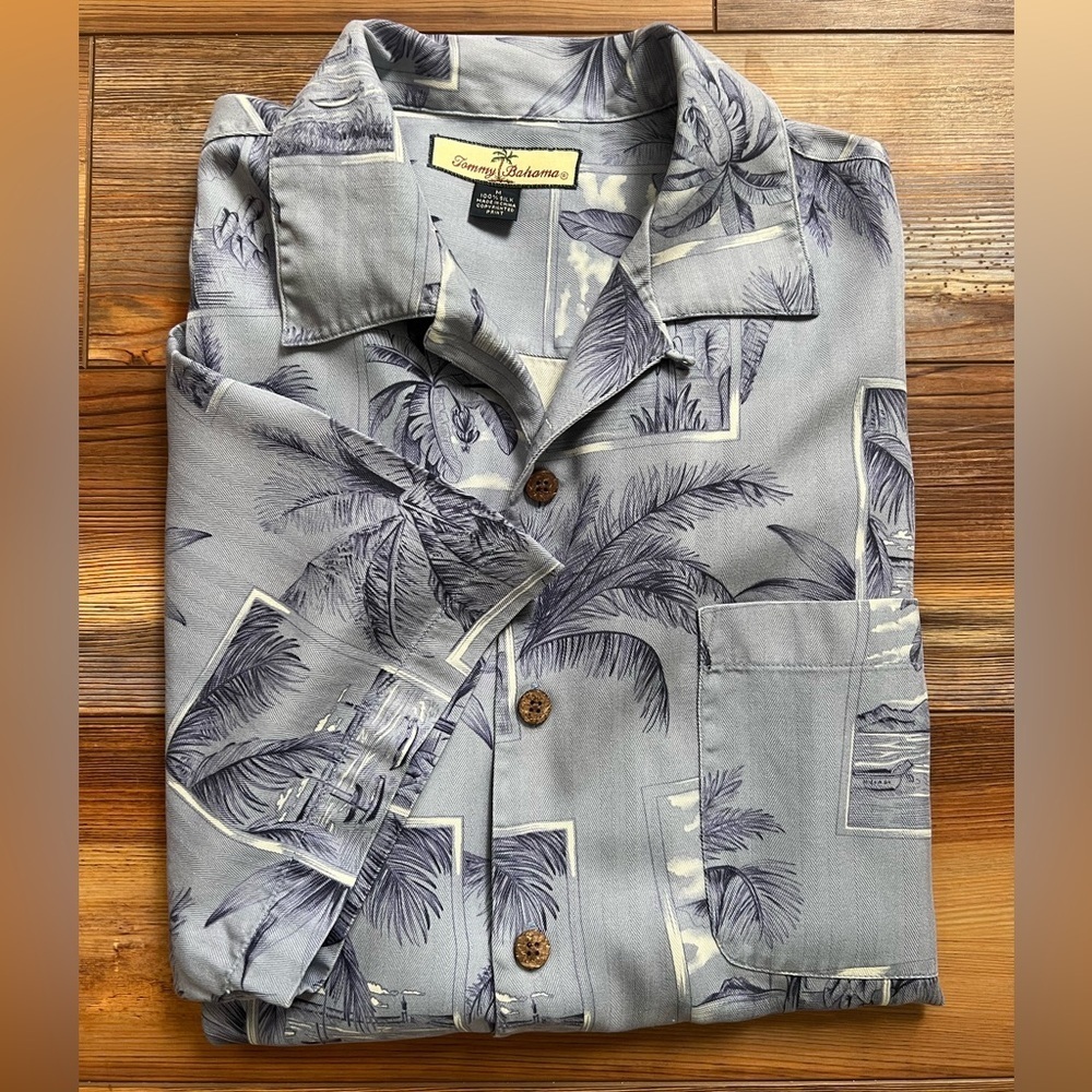 Tommy Bahamas short sleeve silk palm trees in the breeze shirt medium